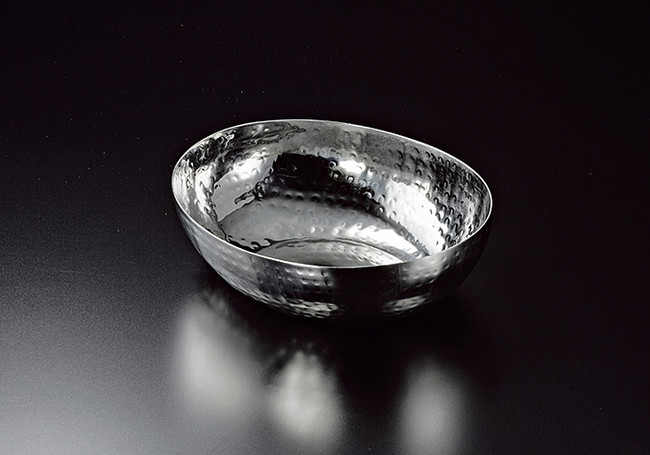 和食器の和心: ステンレス槌目 深型楕円盛器 大   金彩皿・銀彩皿
